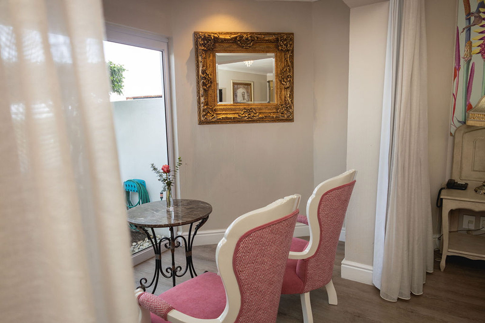 Hermanus Boutique Guesthouse room decor