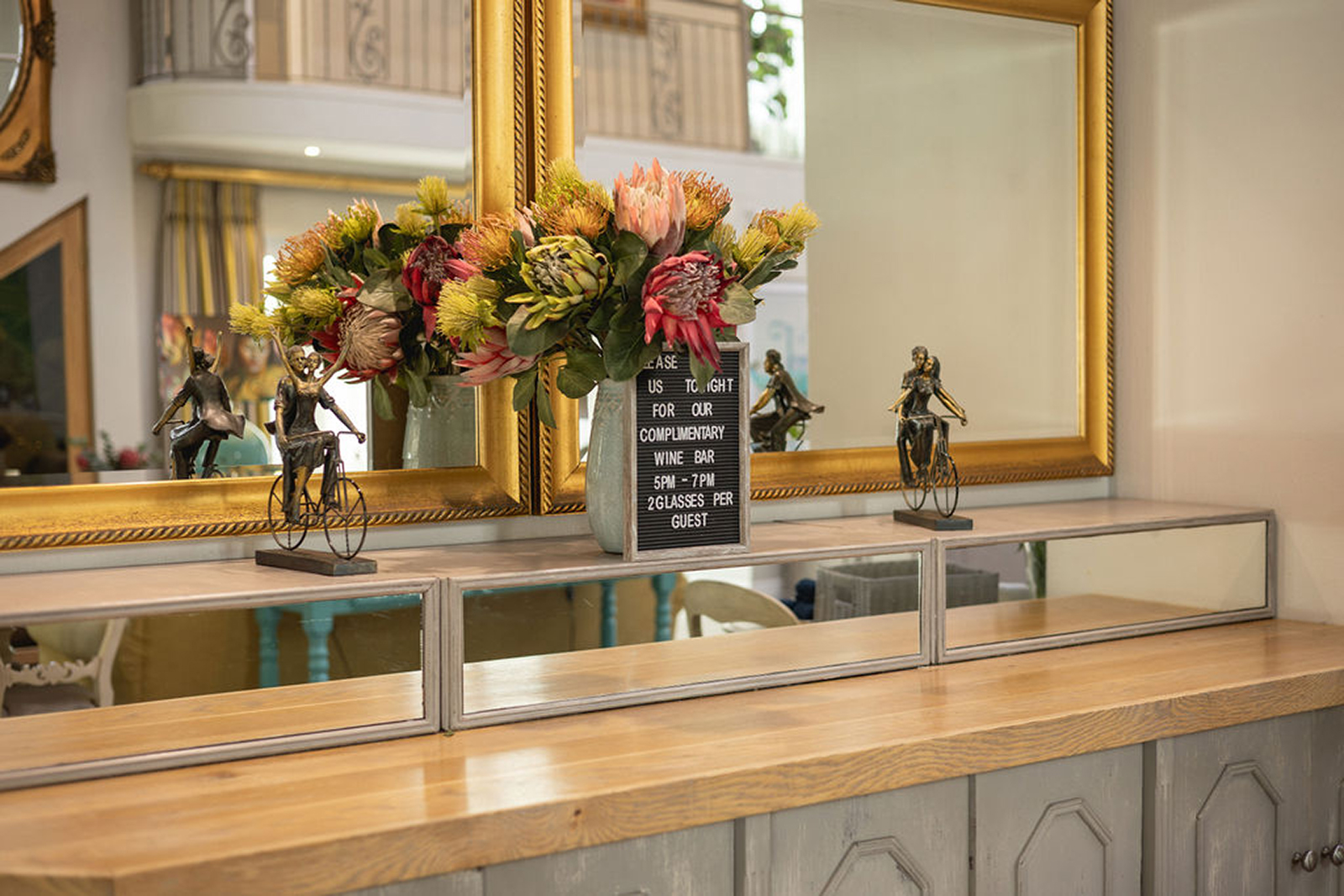 Hermanus Guest House Decor